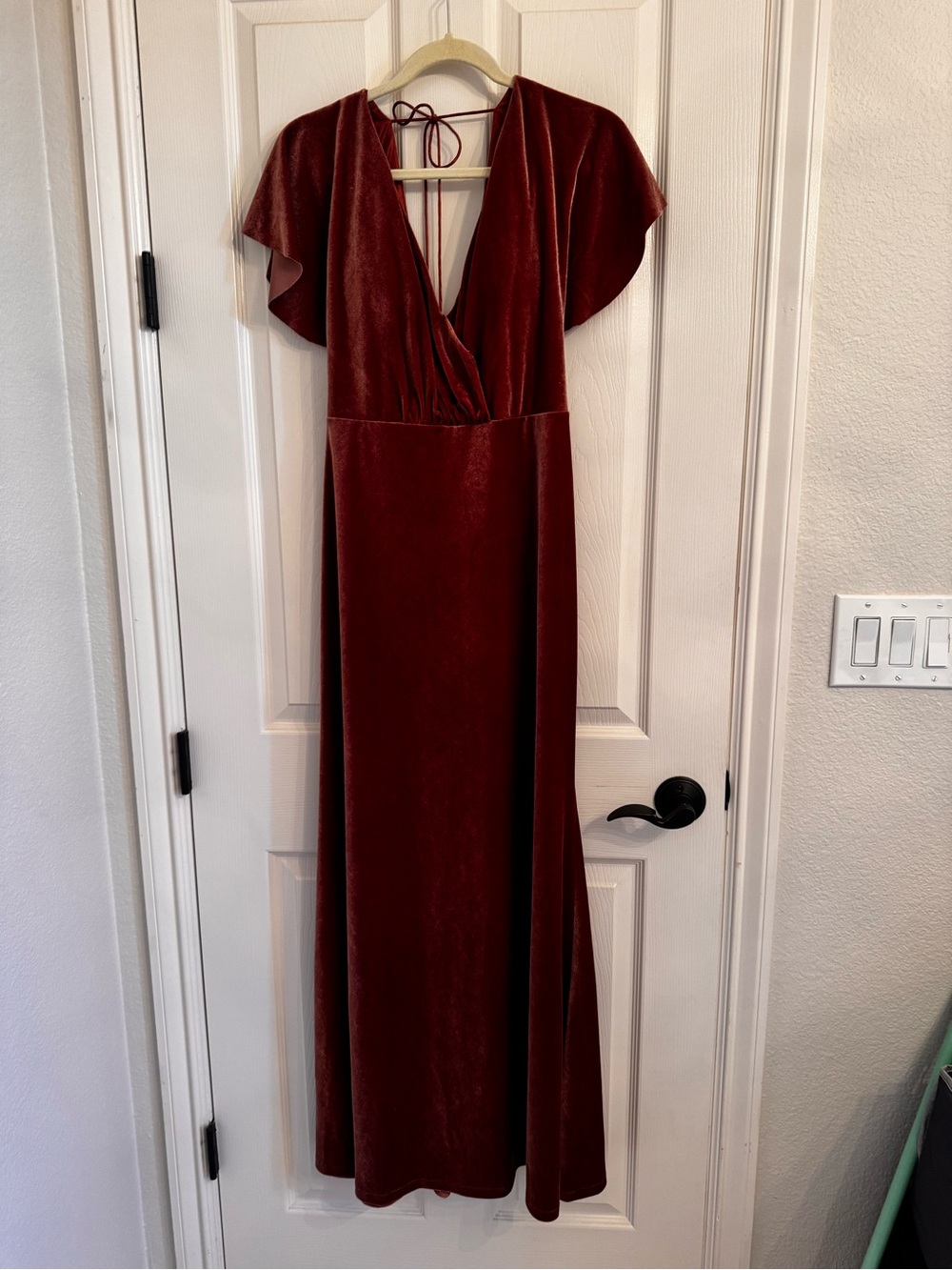 Jenny Yoo Ellis Flutter-Sleeve Open-Back Stretch Velvet Gown New without Tags